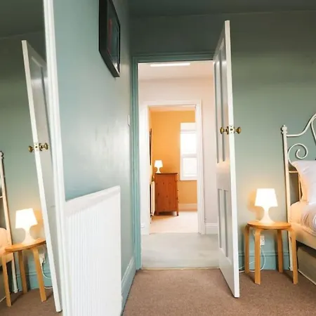 Spacious 2 Storey Penthouse Flat, Fantastic Views! * Bristol
