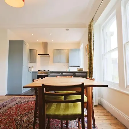 Spacious 2 Storey Penthouse Flat, Fantastic Views! Bristol