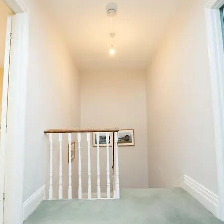Spacious 2 Storey Penthouse Flat, Fantastic Views! דירה