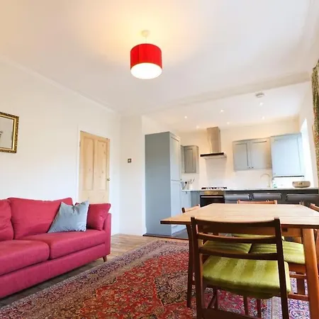 Spacious 2 Storey Penthouse Flat, Fantastic Views! דירה בריסטול