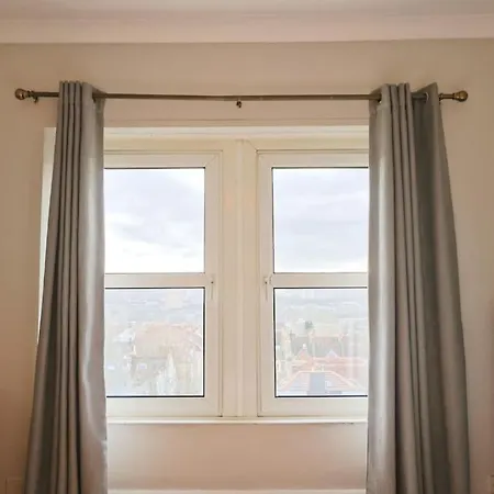 Spacious 2 Storey Penthouse Flat, Fantastic Views! Apartman *