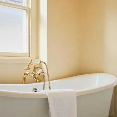Spacious 2 Storey Penthouse Flat, Fantastic Views! Apartman