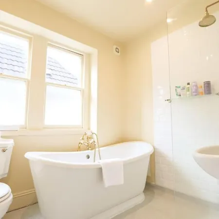 Apartman Spacious 2 Storey Penthouse Flat, Fantastic Views! *