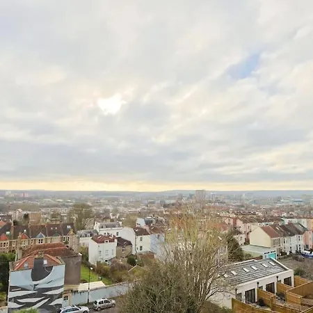 Spacious 2 Storey Penthouse Flat, Fantastic Views! Bristol