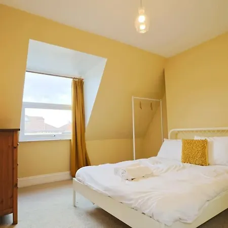 Spacious 2 Storey Penthouse Flat, Fantastic Views! * Bristol